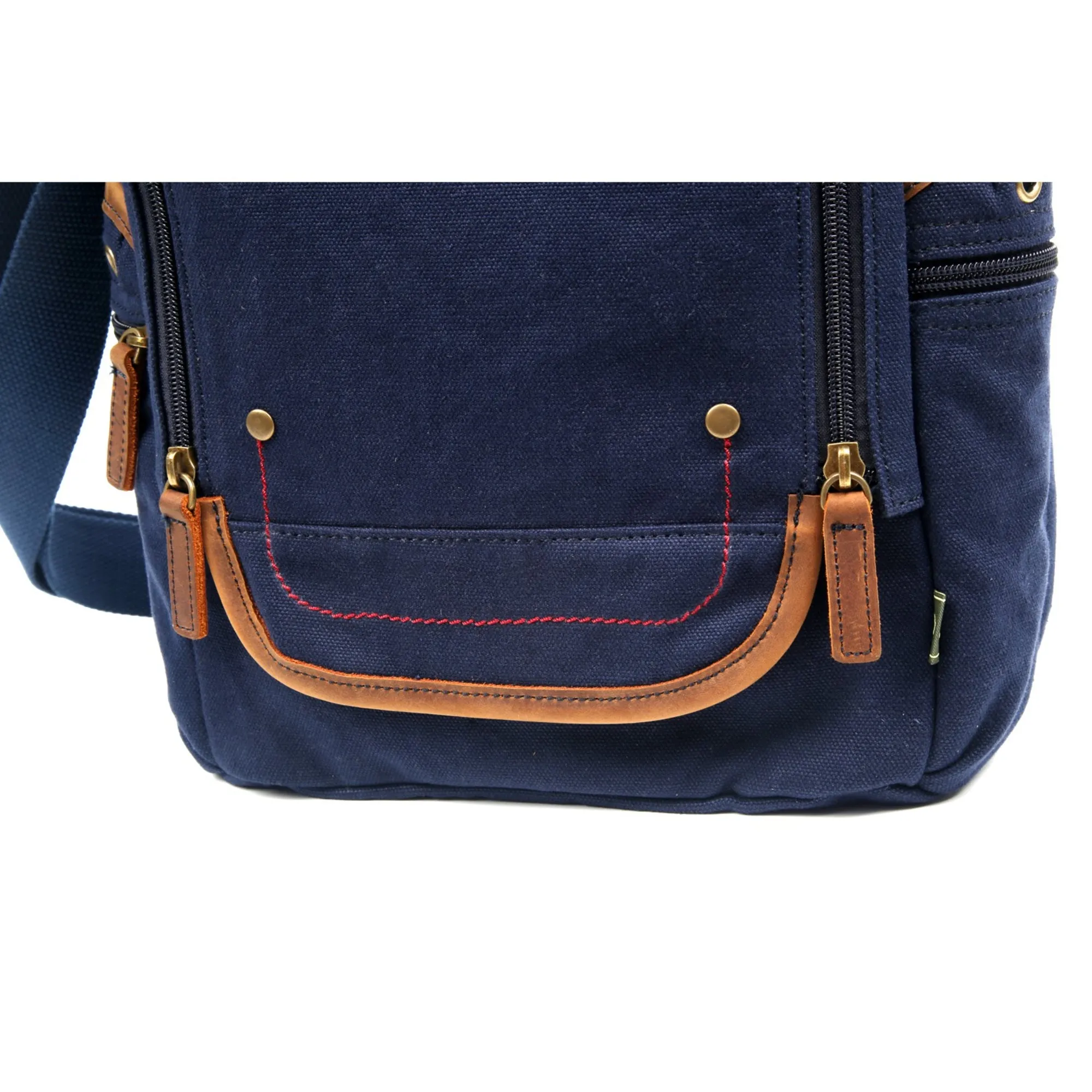 Atona Crossbody