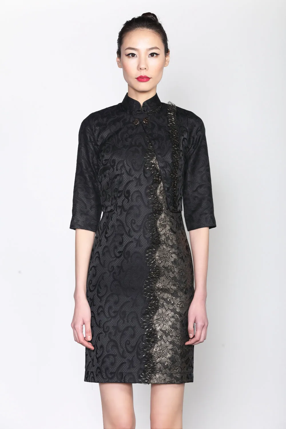 BLACK JACQUARD SLEEVELESS QIPAO WITH GOLD FOIL LACE SIDE PANEL AND MESH RUFFLE