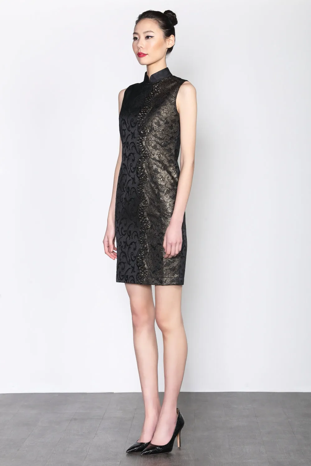 BLACK JACQUARD SLEEVELESS QIPAO WITH GOLD FOIL LACE SIDE PANEL AND MESH RUFFLE