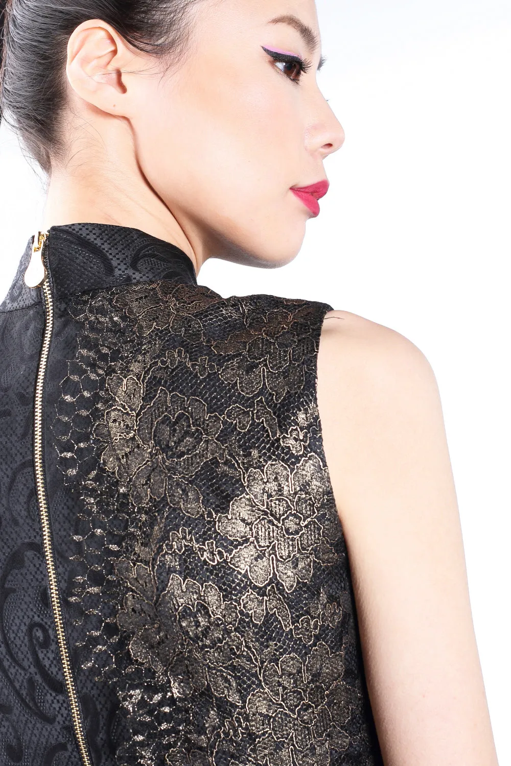 BLACK JACQUARD SLEEVELESS QIPAO WITH GOLD FOIL LACE SIDE PANEL AND MESH RUFFLE