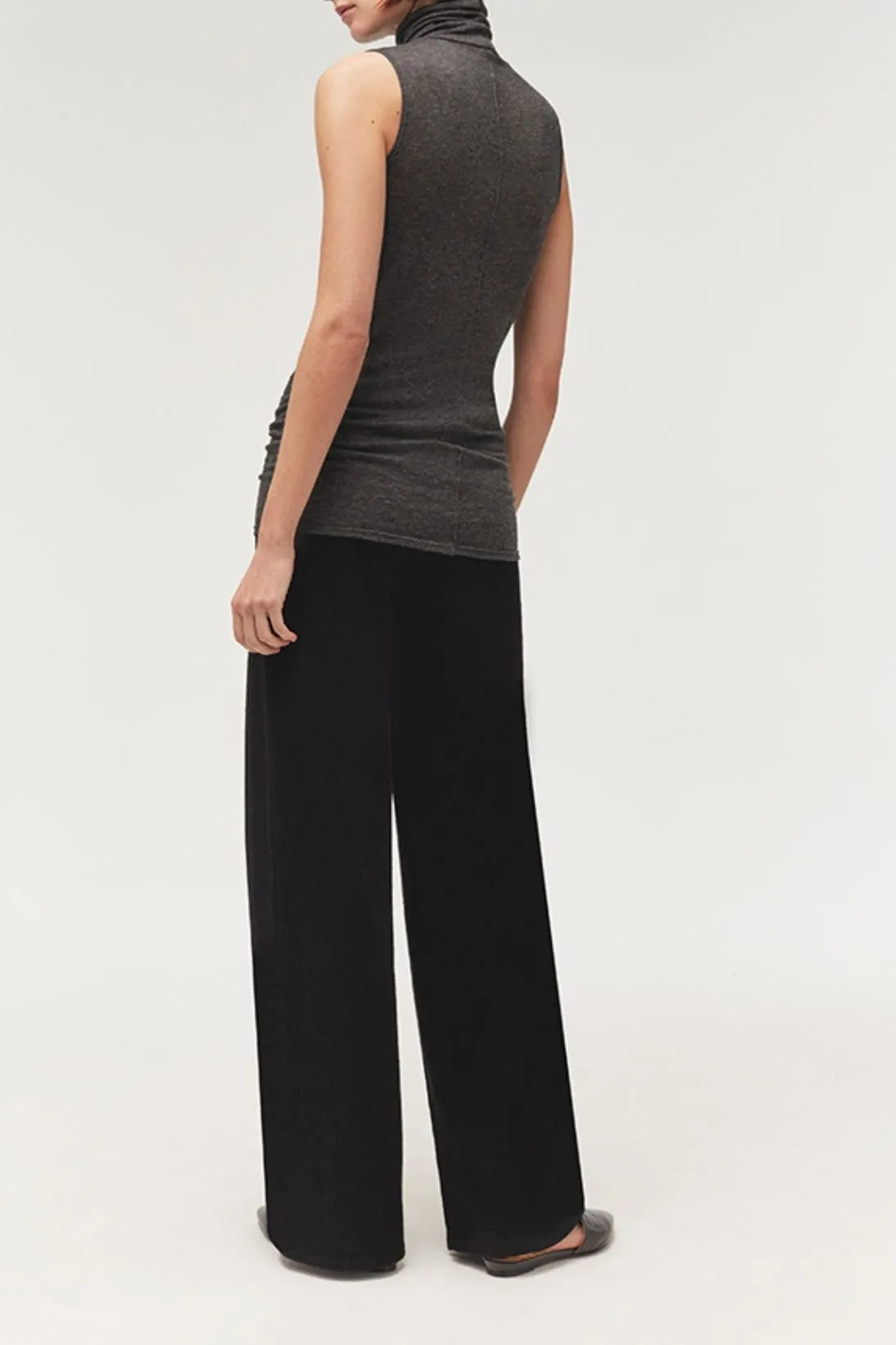 CASHMERE SKIN SLEEVELESS TURTLENECK