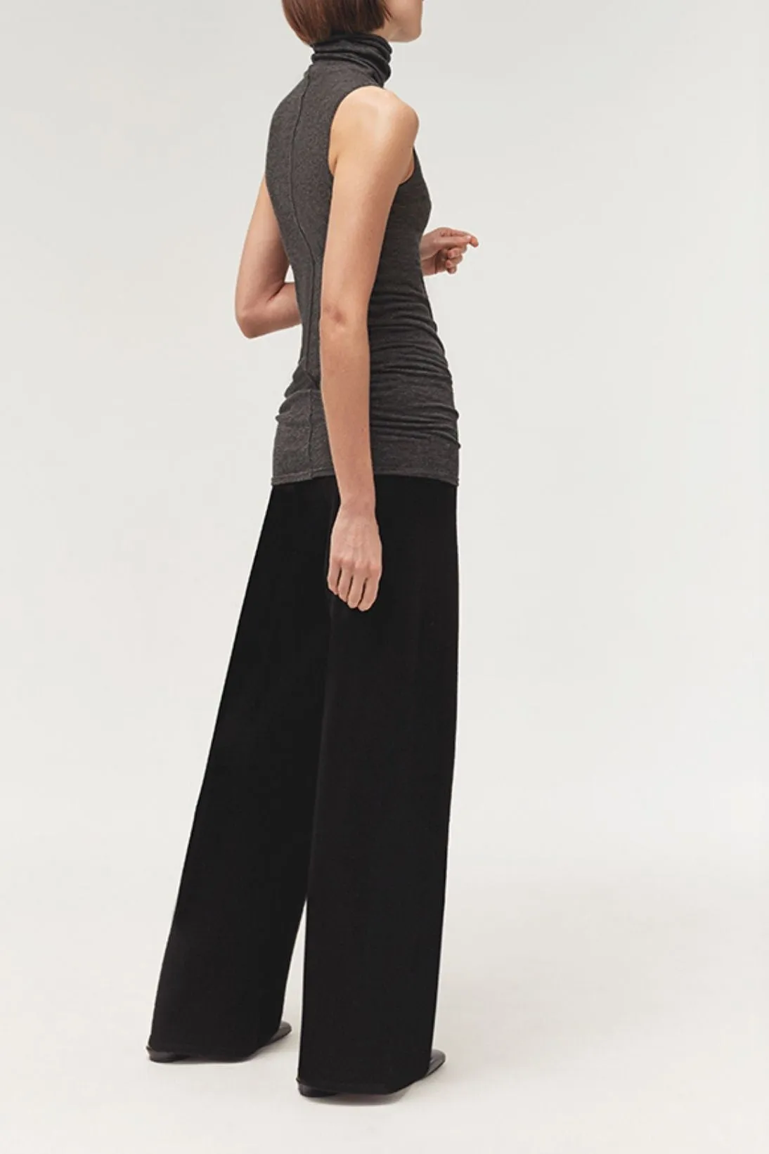 CASHMERE SKIN SLEEVELESS TURTLENECK