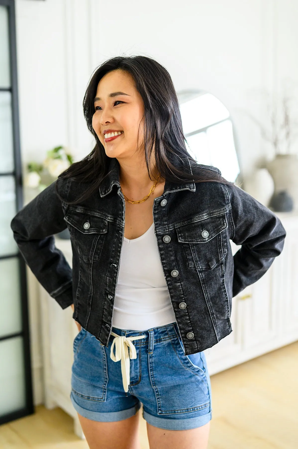 Charlie Cropped Denim Jacket - Judy Blue