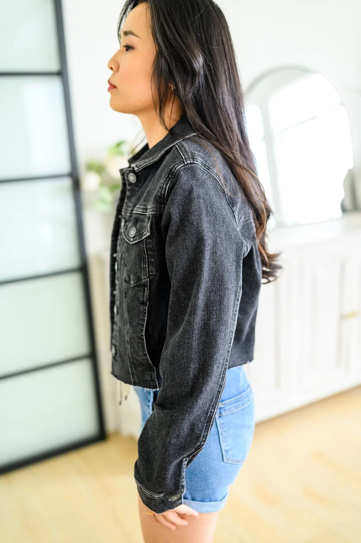 Charlie Cropped Denim Jacket - Judy Blue