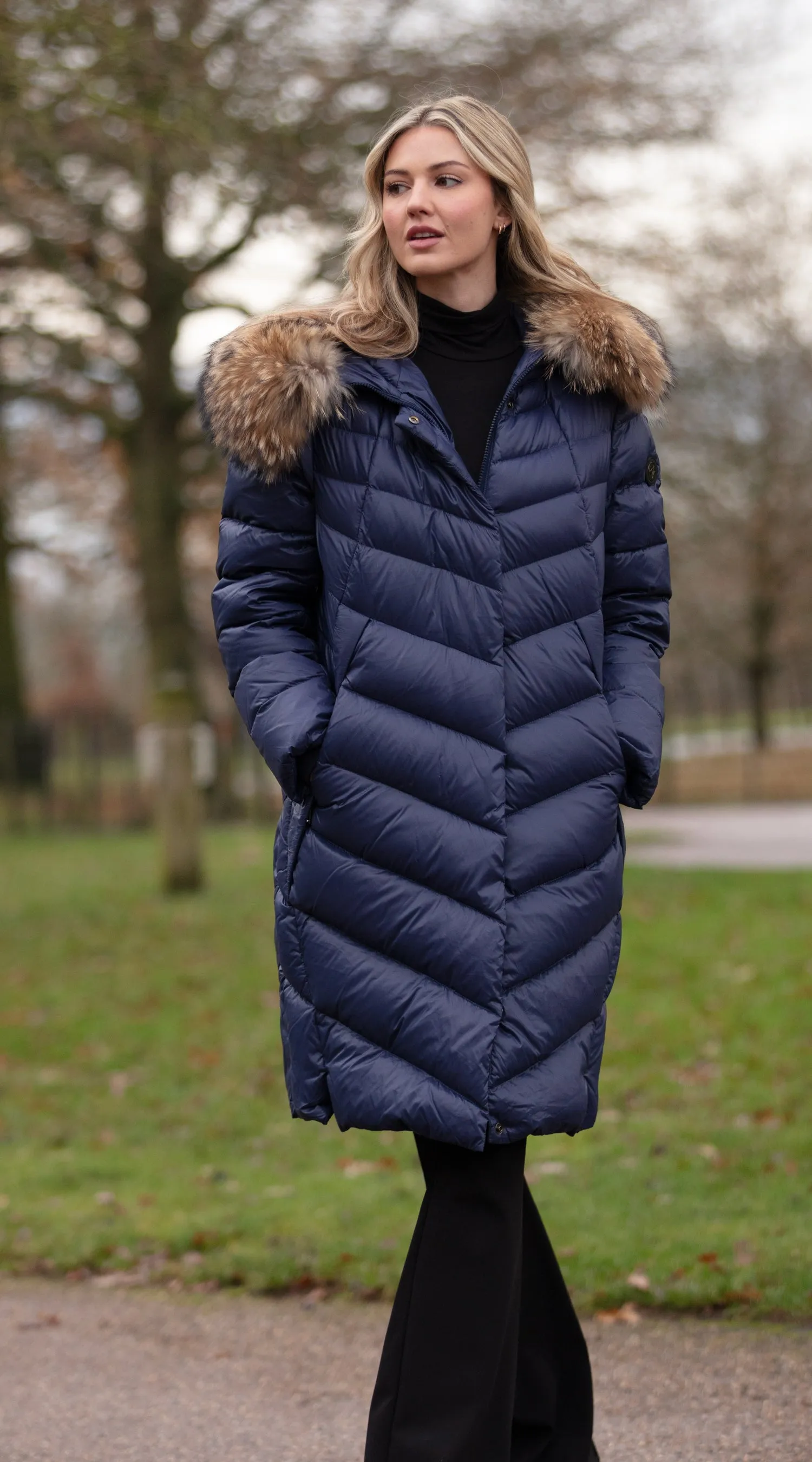 Luxy Midi Water-Repellent Down Jacket - Navy/Natural