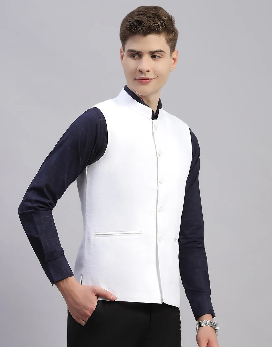 Men White Solid Mandarin Neck Sleeveless Nehru Jacket