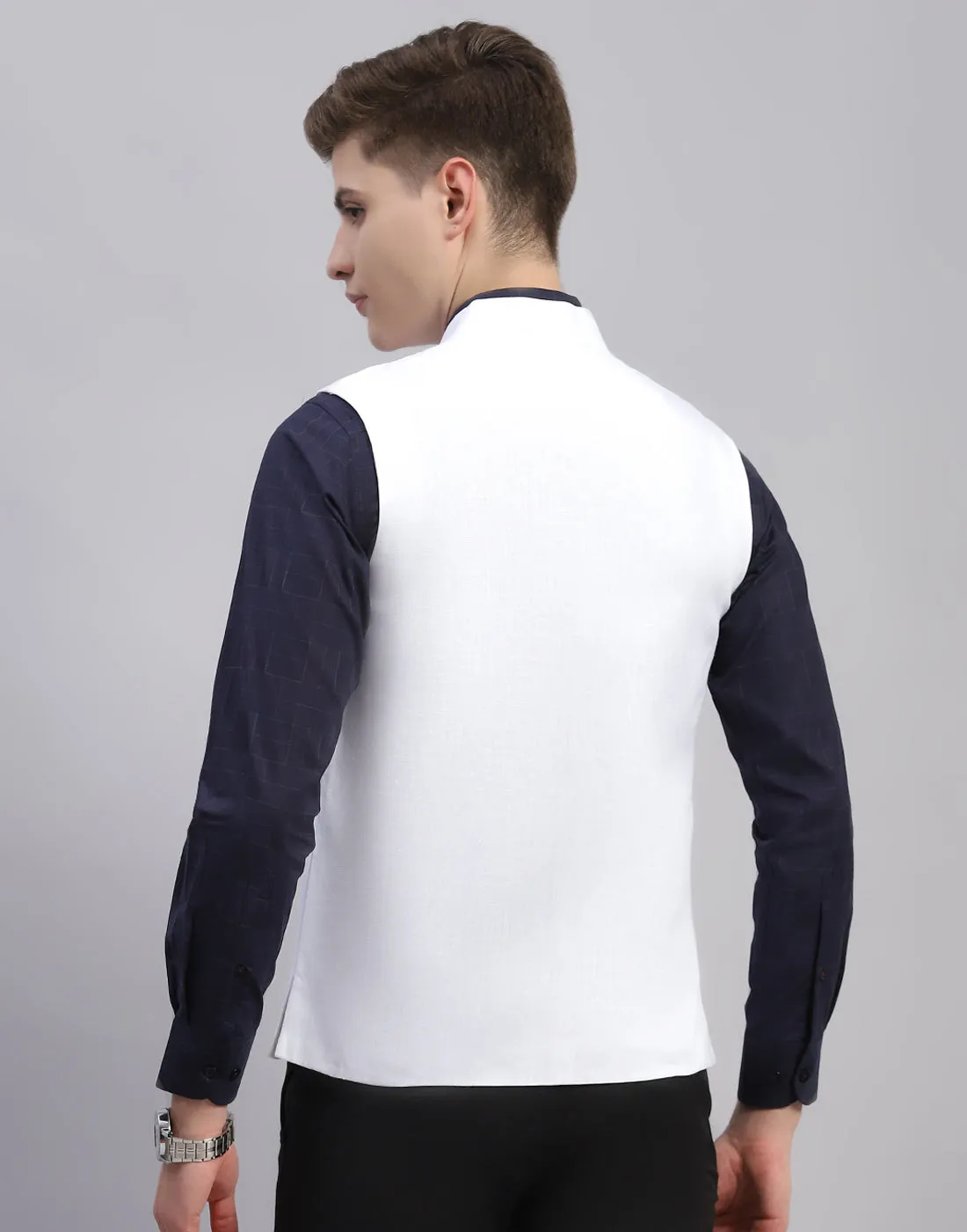 Men White Solid Mandarin Neck Sleeveless Nehru Jacket