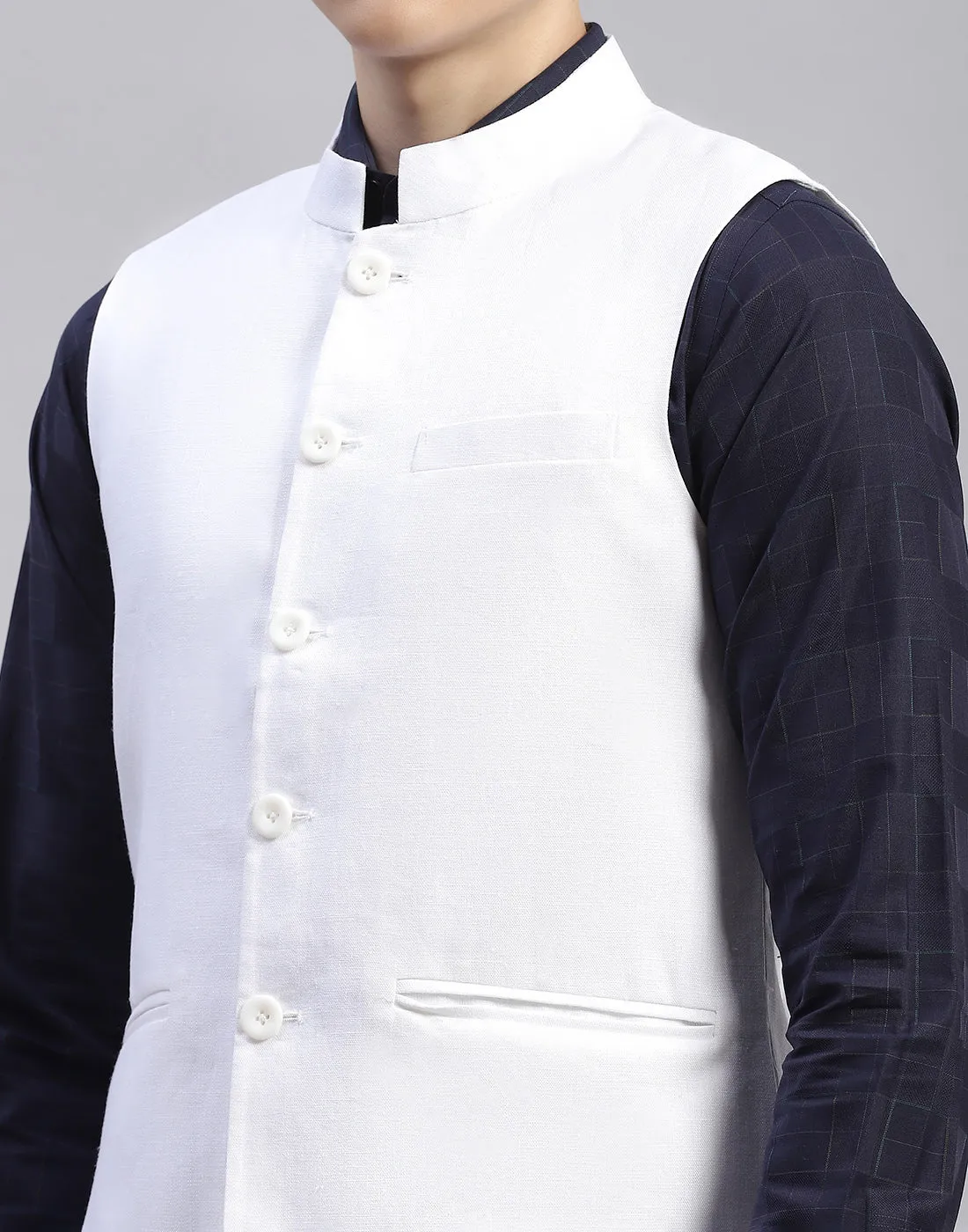 Men White Solid Mandarin Neck Sleeveless Nehru Jacket