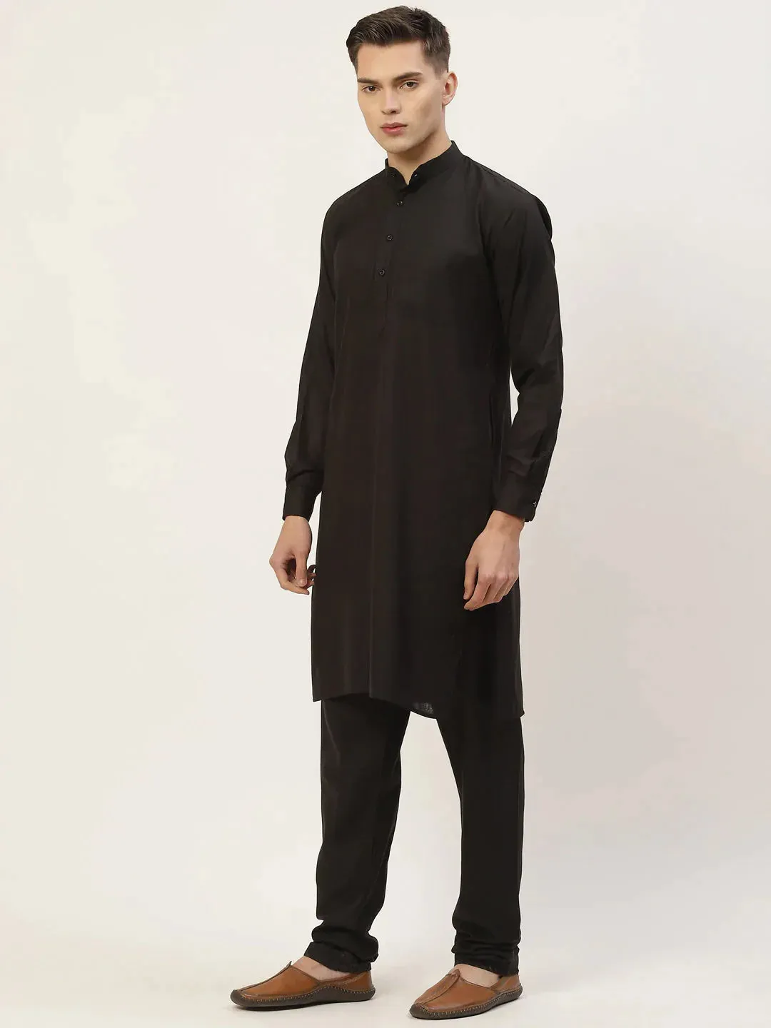 Men'S Kurta Pyjama With Black Solid Nehru Jacket