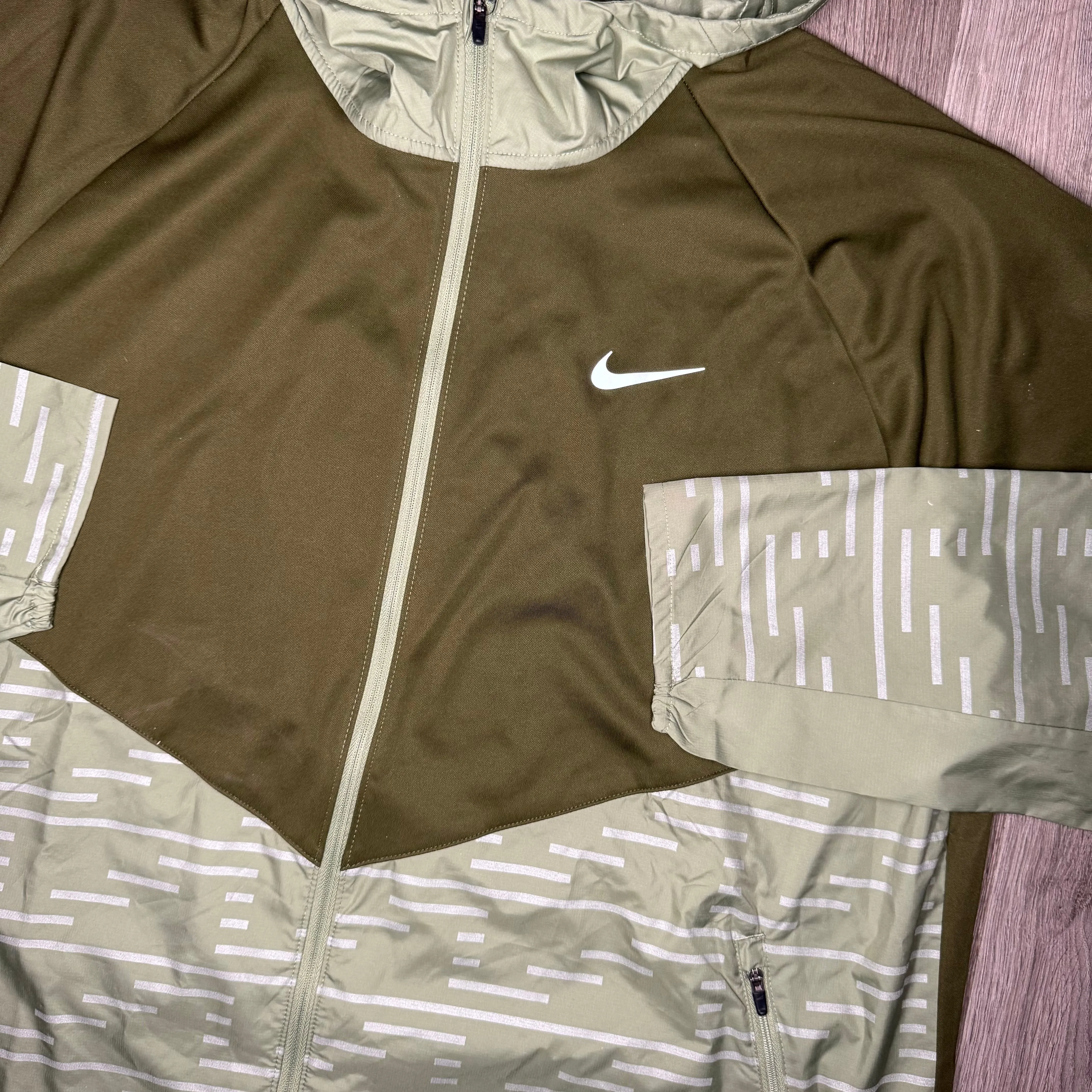 Nike Flash Run Division Windrunner Khaki