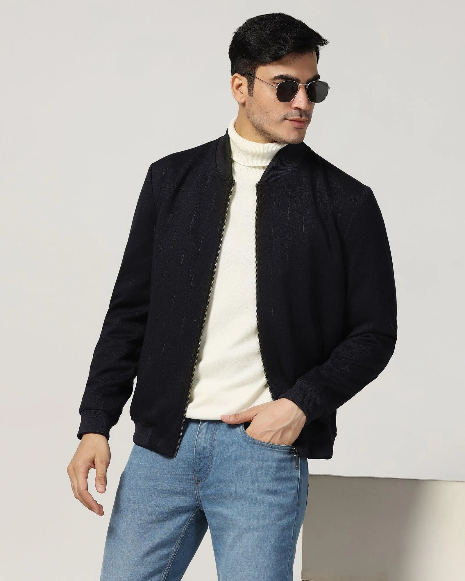 Turtle Neck Off White Solid Sweater - Lake