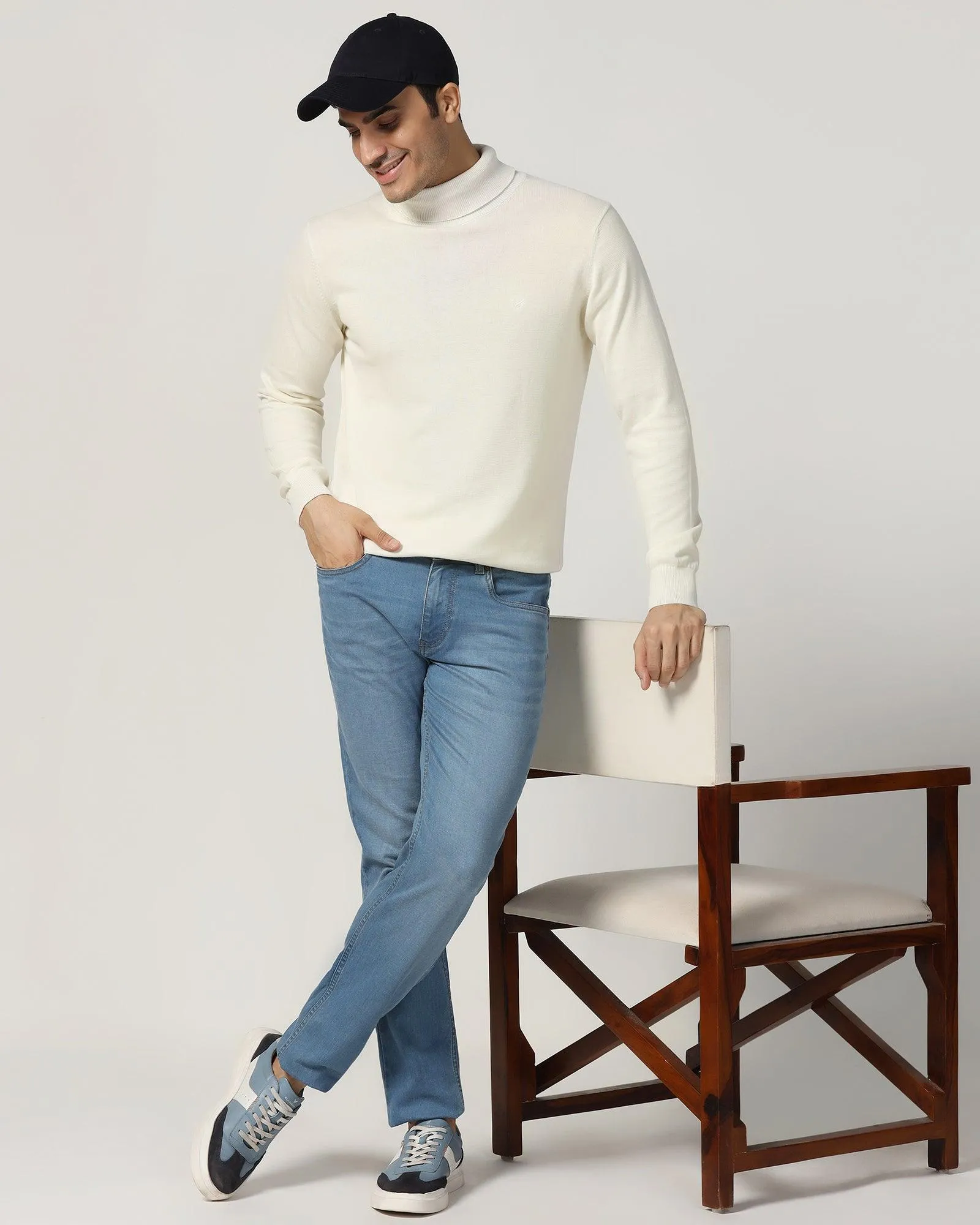 Turtle Neck Off White Solid Sweater - Lake